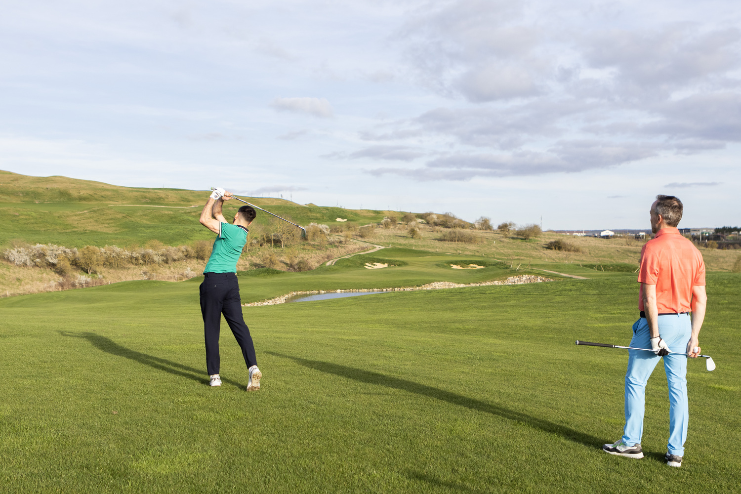 Parcours de golf au bord de l'eau à Plaisir, Yvelines.